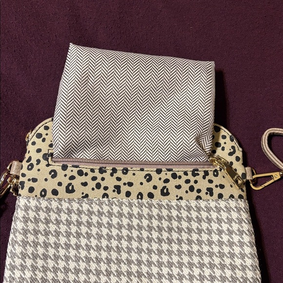 Jen &Co.- Crossbody Bag/wristlet - Picture 10 of 14